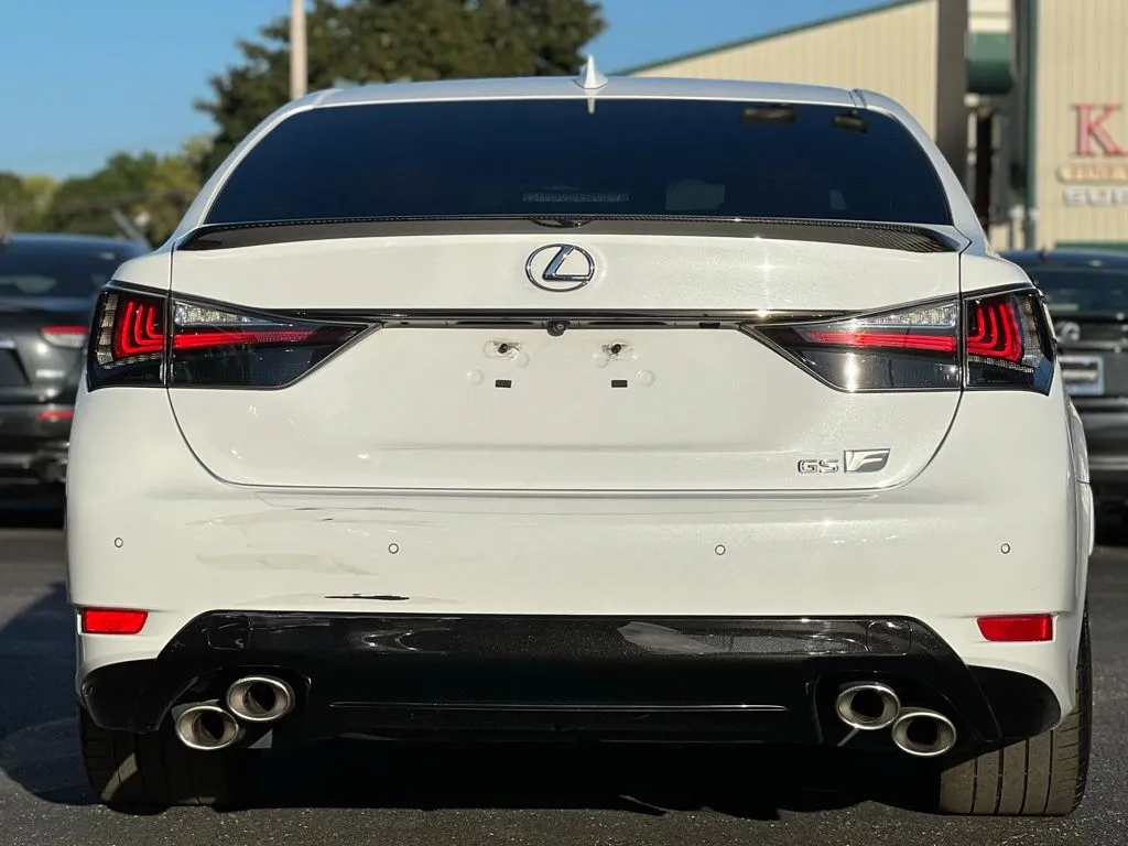 2016 Lexus GS F photo 3
