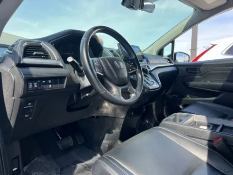 Photos of 2021 Honda Odyssey EX-L for sale in Indianapolis, IN at AutoGiant USA Indianapolis