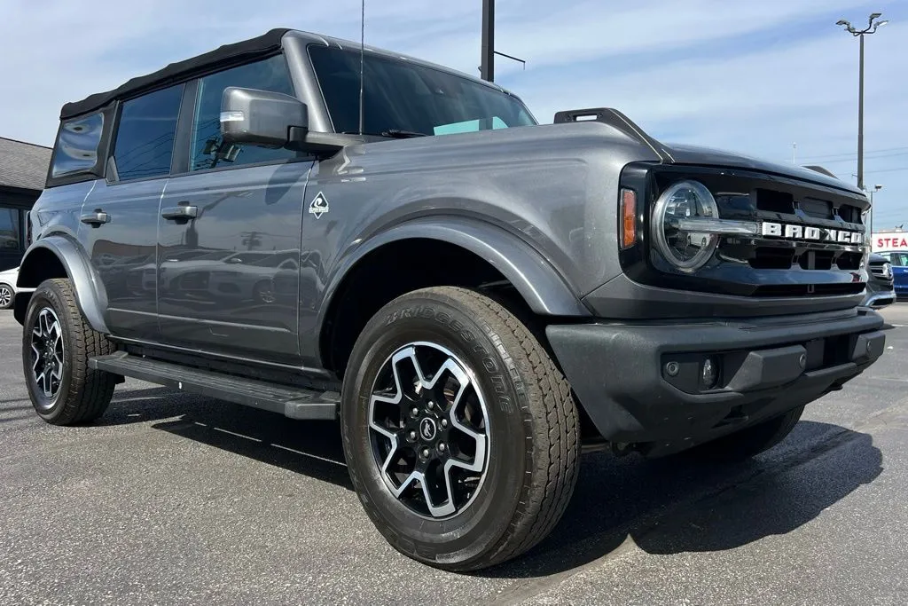 2021 Ford Bronco Outer Banks photo 4