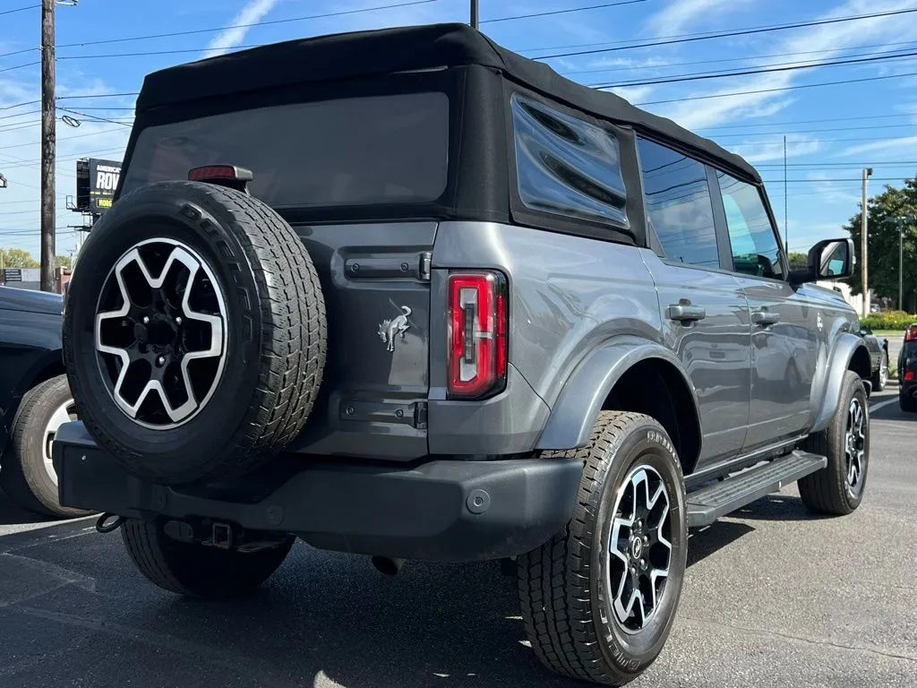 2021 Ford Bronco Outer Banks photo 3