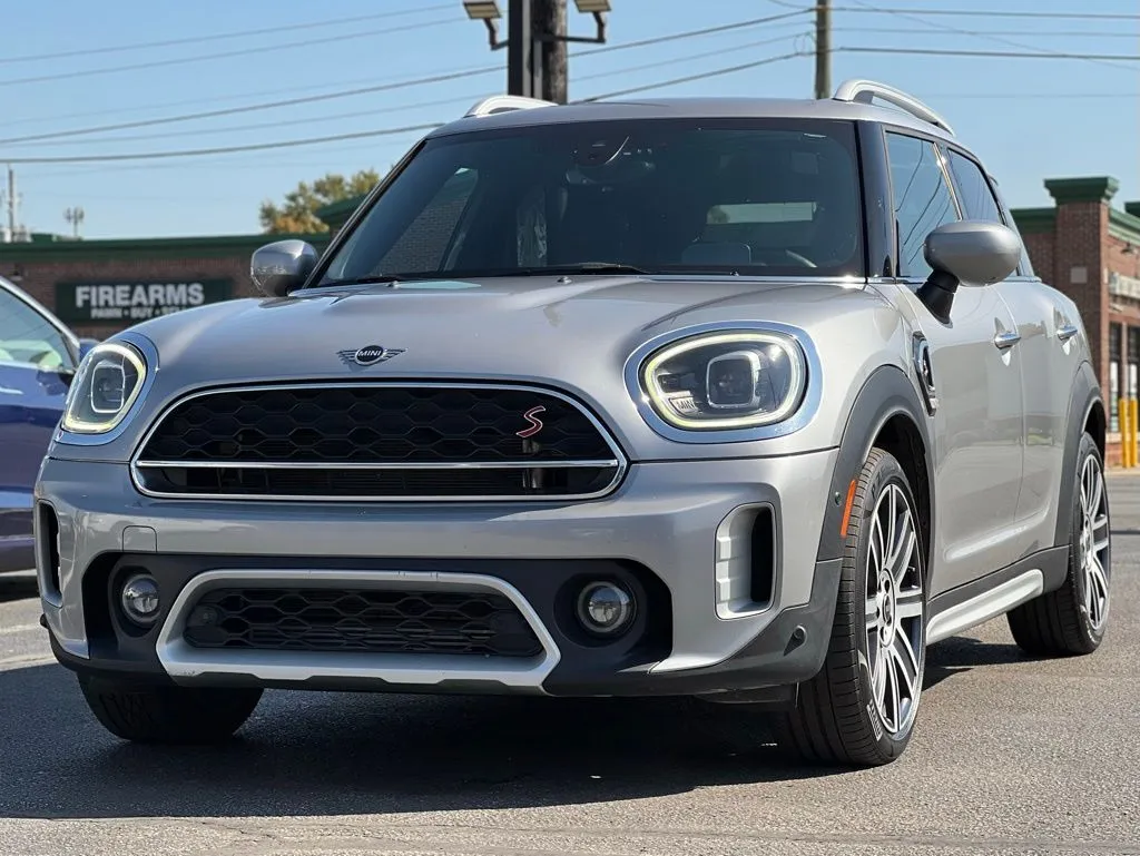 2024 Mini Cooper S Iconic photo 2