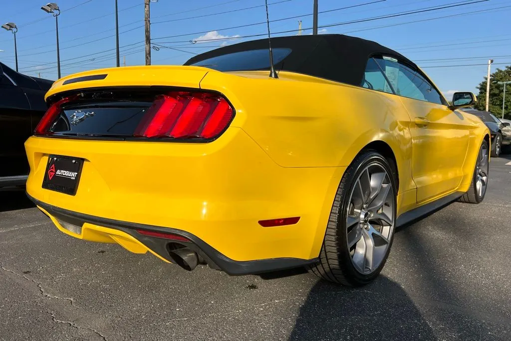 2017 Ford Mustang EcoBoost Premium photo 3