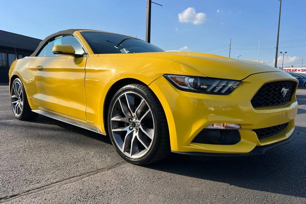2017 Ford Mustang EcoBoost Premium photo 4