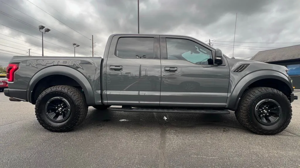 2018 Ford F-150 Raptor photo 3