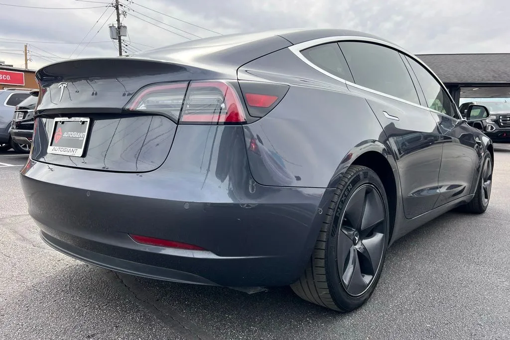 2018 Tesla Model 3 Long Range photo 3