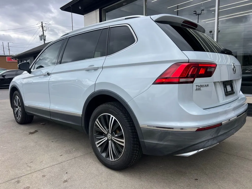 2018 Volkswagen Tiguan SEL photo 2
