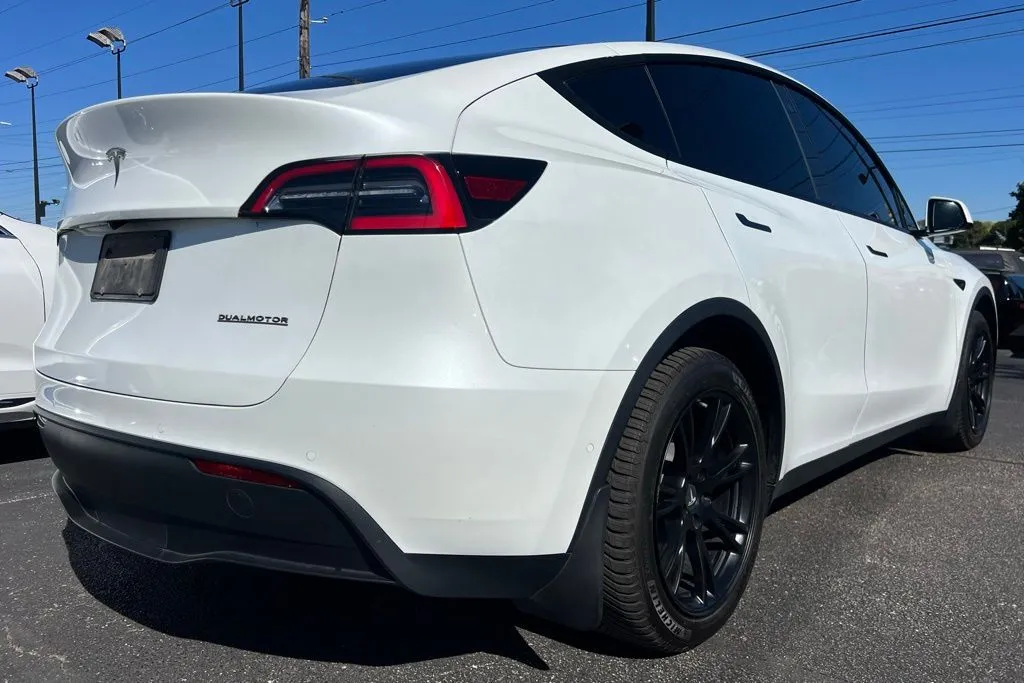 2020 Tesla Model Y Long Range photo 3