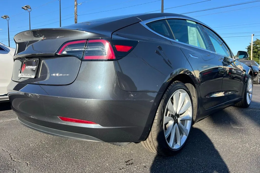 2020 Tesla Model 3 Long Range photo 3