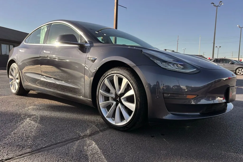 2020 Tesla Model 3 Long Range photo 4