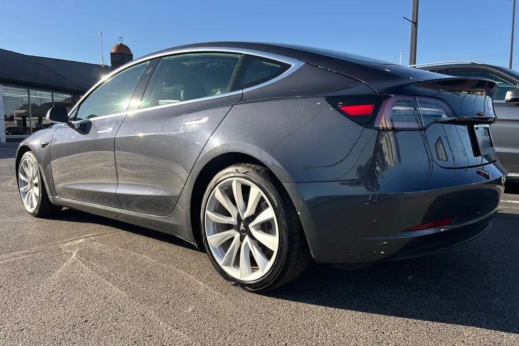 2020 Tesla Model 3 Long Range photo 2