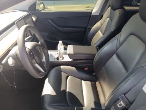 More photos of 2021 Tesla Model Y Long Range at AutoGiant USA Indianapolis, IN