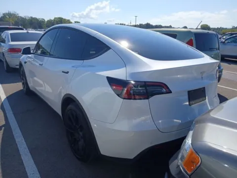 More photos of 2021 Tesla Model Y Long Range at AutoGiant USA Indianapolis, IN