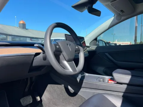 Photos of 2021 Tesla Model Y Long Range for sale in Indianapolis, IN at AutoGiant USA Indianapolis
