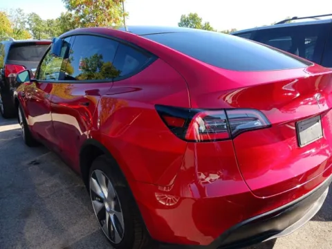More photos of 2021 Tesla Model Y Long Range at AutoGiant USA Indianapolis, IN