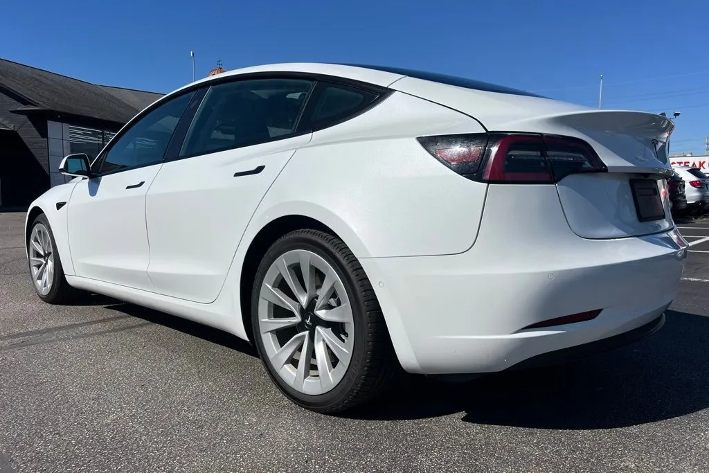 2022 Tesla Model 3 Long Range photo 2