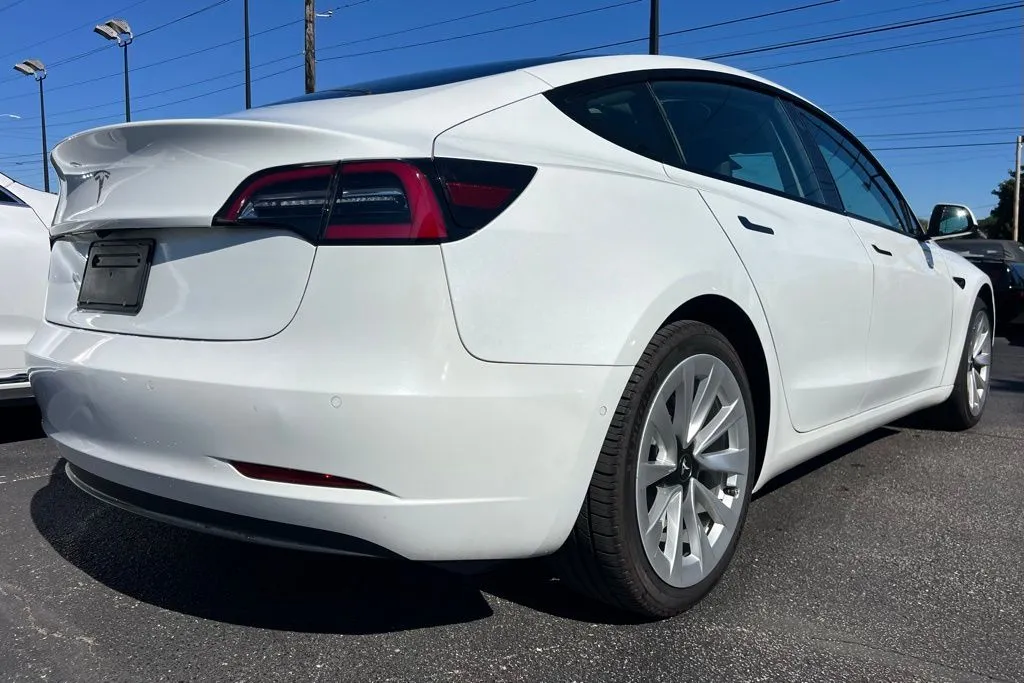 2022 Tesla Model 3 Long Range photo 3
