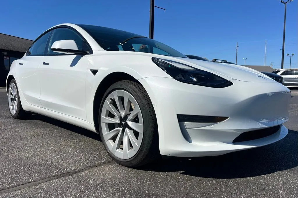 2022 Tesla Model 3 Long Range photo 4