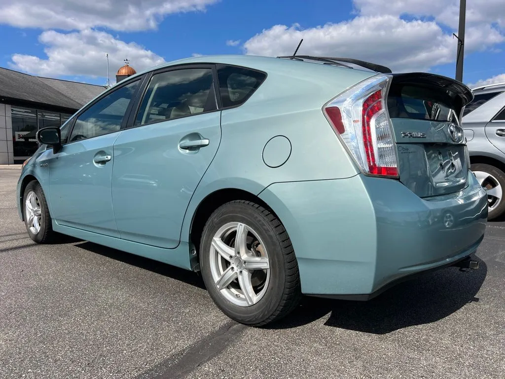 2014 Toyota Prius Four photo 2
