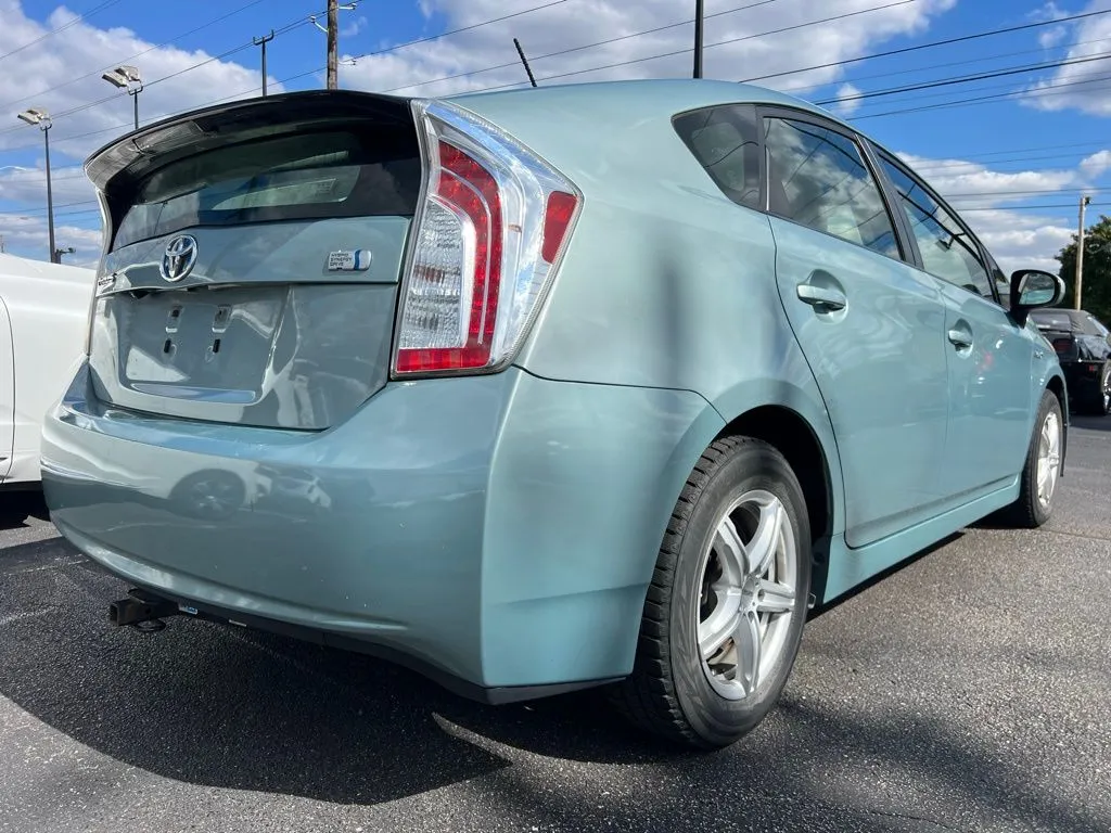 2014 Toyota Prius Four photo 3