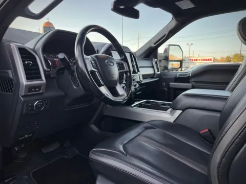 Photos of 2022 Ford F-250SD Platinum for sale in Indianapolis, IN at AutoGiant USA Indianapolis