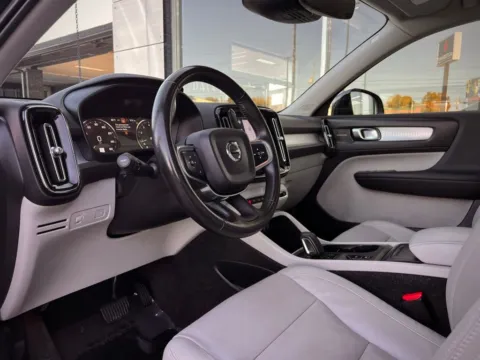 Photos of 2019 Volvo XC40 Momentum for sale in Indianapolis, IN at AutoGiant USA Indianapolis