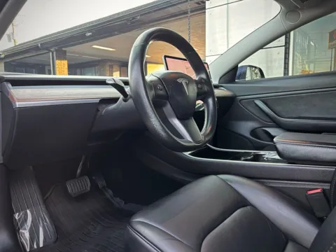 Photos of 2018 Tesla Model 3 Long Range for sale in Indianapolis, IN at AutoGiant USA Indianapolis