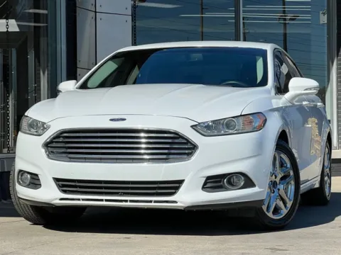 White 2016 Ford Fusion SE for sale in Indianapolis, IN