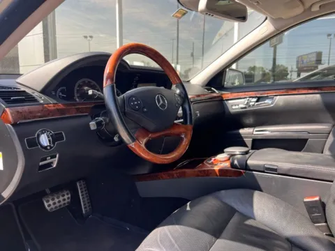 Photos of 2010 Mercedes-Benz S-Class S 550 for sale in Indianapolis, IN at AutoGiant USA Indianapolis