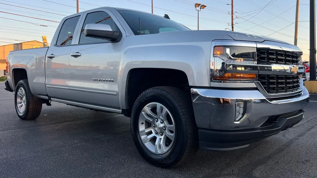 2019 Chevrolet Silverado 1500 LT photo 3