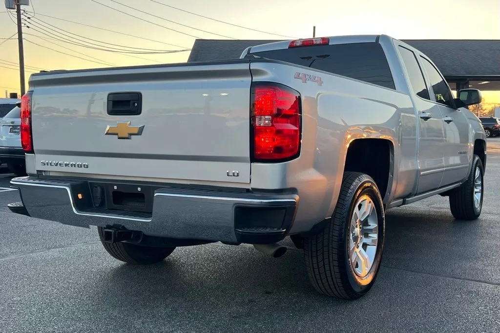 2019 Chevrolet Silverado 1500 LT photo 2