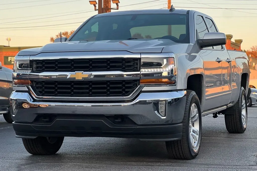 2019 Chevrolet Silverado 1500 LT photo 4