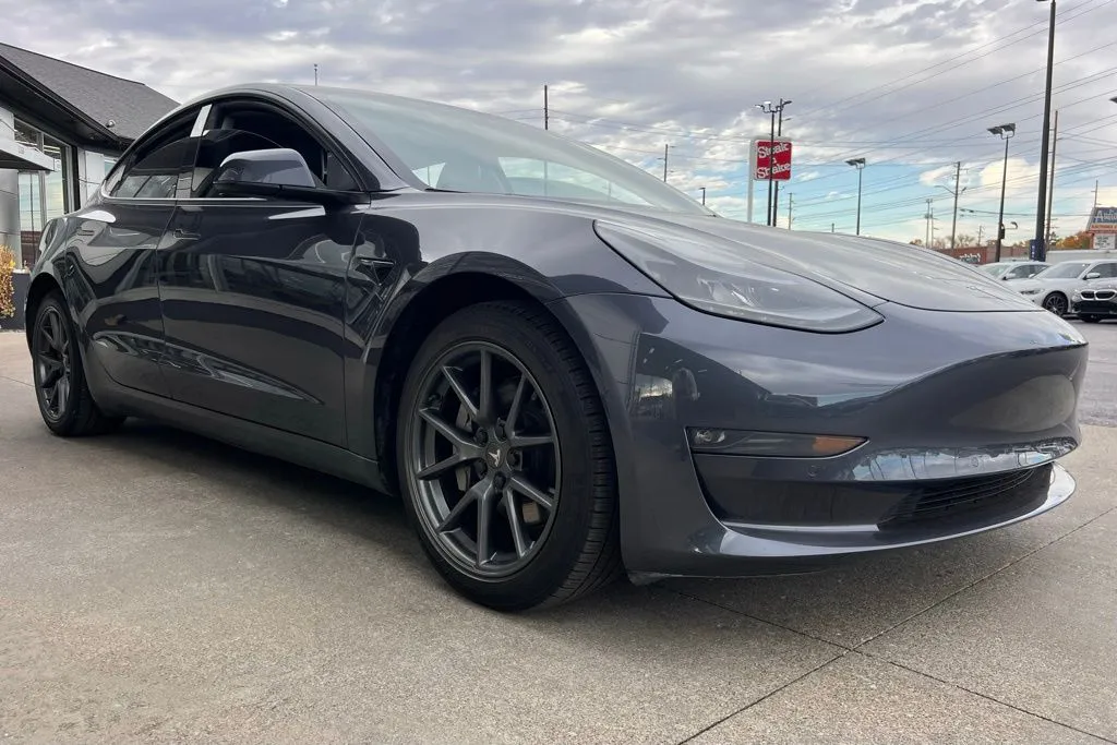 2022 Tesla Model 3 Long Range photo 4