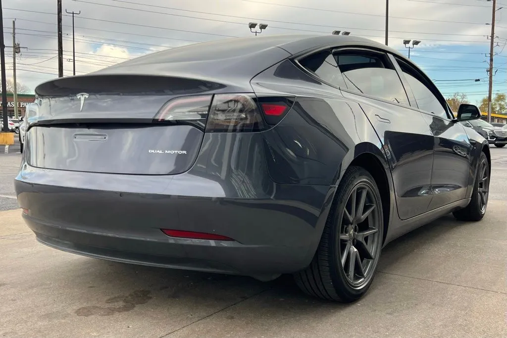 2022 Tesla Model 3 Long Range photo 3