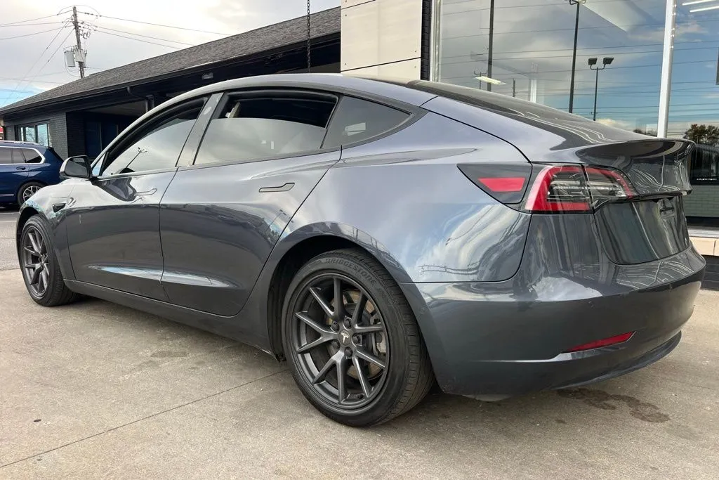 2022 Tesla Model 3 Long Range photo 2