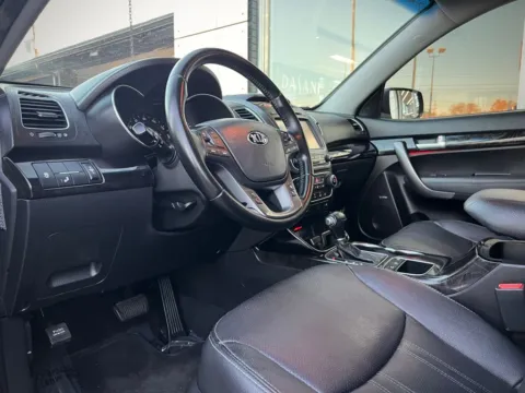 Photos of 2014 Kia Sorento SX for sale in Indianapolis, IN at AutoGiant USA Indianapolis