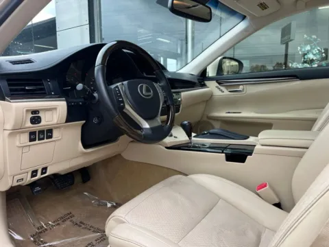 Photos of 2015 Lexus ES 350 for sale in Indianapolis, IN at AutoGiant USA Indianapolis