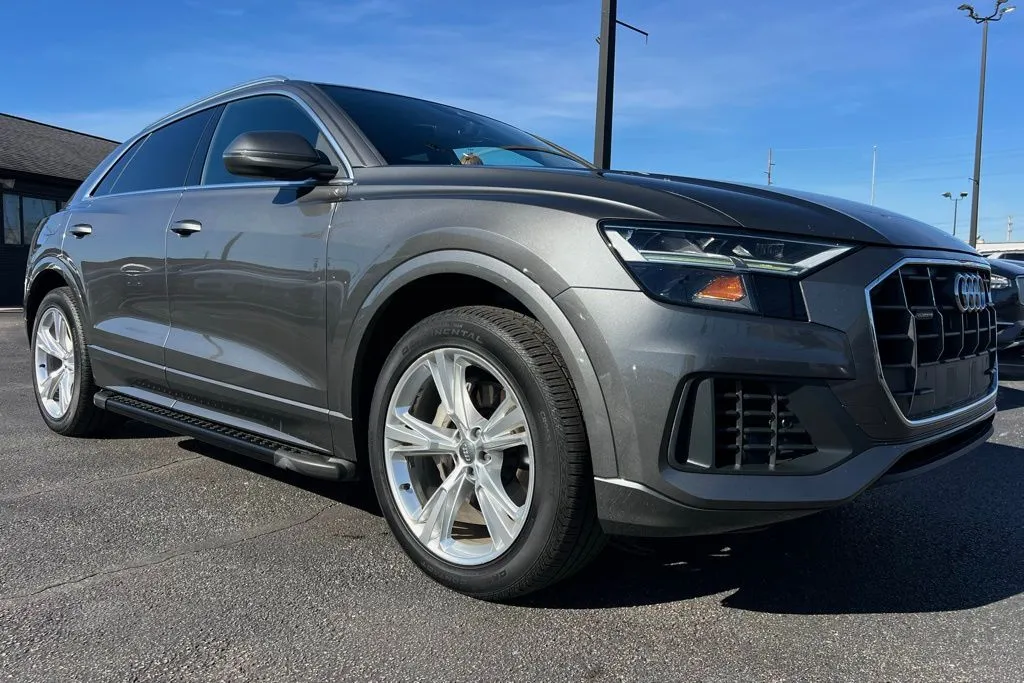 2019 Audi Q8 Premium photo 3