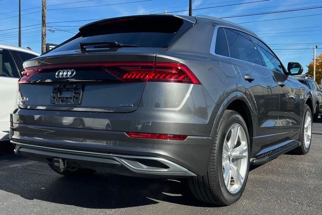 2019 Audi Q8 Premium photo 4
