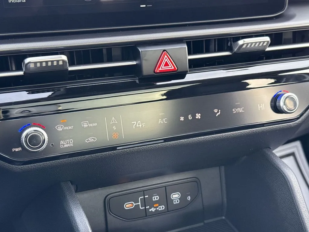 2026 Kia Sportage EX - Photo 17