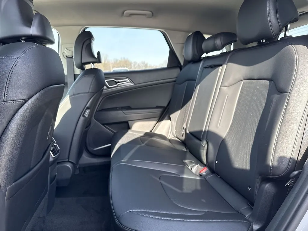 2026 Kia Sportage EX Hybrid - Photo 23