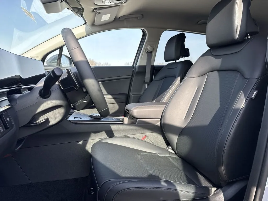 2026 Kia Sportage EX Hybrid - Photo 13