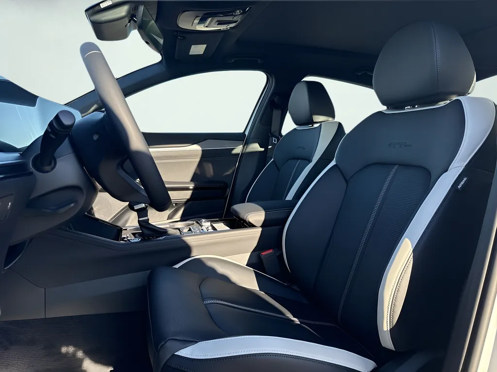 2026 Kia K5 GT-Line - Photo 13