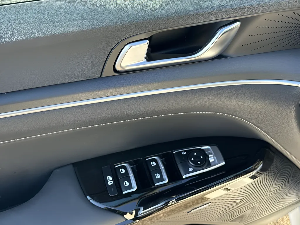 2026 Kia K5 GT-Line - Photo 15