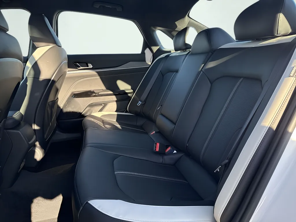 2026 Kia K5 GT-Line - Photo 24