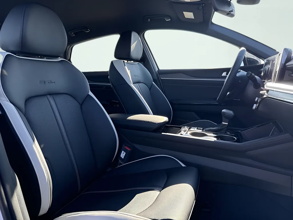 2026 Kia K5 GT-Line - Photo 24
