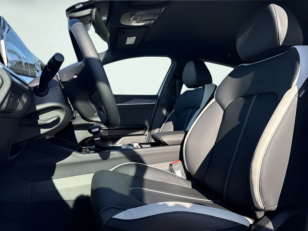 2026 Kia K5 GT-Line - Photo 13