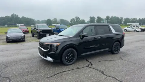 More photos of 2025 Kia Carnival LXS at Graff Kia of Chesterton, IN
