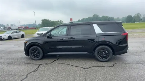 More photos of 2025 Kia Carnival LXS at Graff Kia of Chesterton, IN