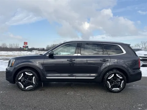 More photos of 2025 Kia Telluride S at Graff Kia of Chesterton, IN