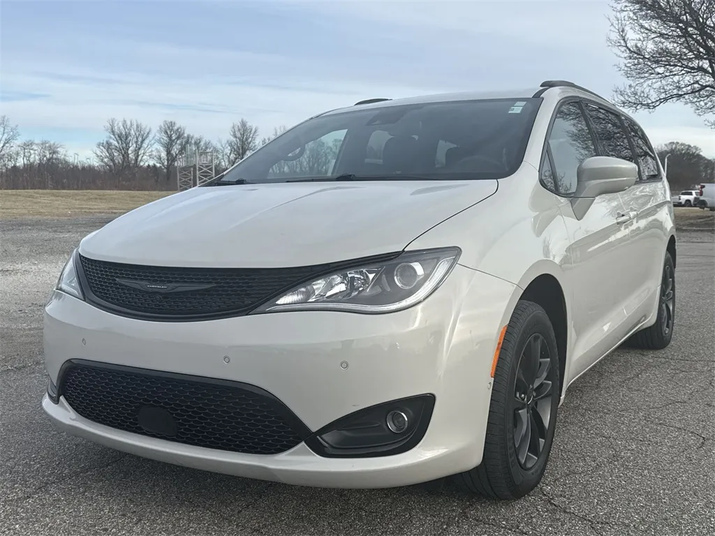 2020 Chrysler Pacifica Launch Edition for sale in Burns Harbor, IN